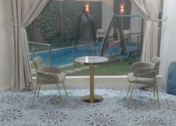 شاليه عائلي بالعاب اطفال ومسبح 