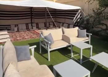 شاليه بجلسة خارجية ومسبح 