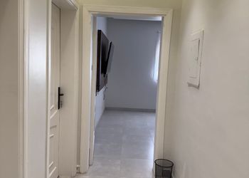 استديو بسرير ماستر وجلسة جانبية