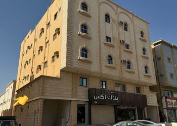 شقة بصالة انيقة وغرفة نوم