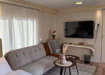كرفان في مزرعة بسرير ماستر وجلسة 
