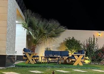 شاليه بمسبح داخلي ومجالس واسعة 