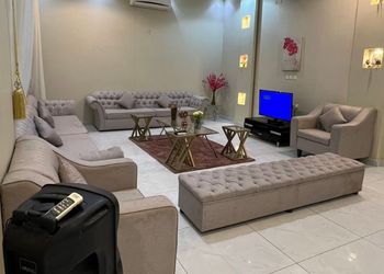 شاليه بمسبح داخلي ومجالس واسعة 