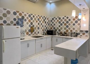 شاليه بمسبح داخلي ومجالس واسعة 
