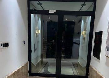 شقة بصالة أنيقة ودخول ذاتي 