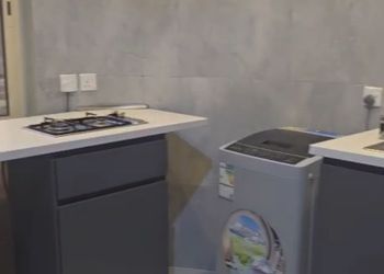 شقة بصالة مريحة وثلاث غرف نوم 