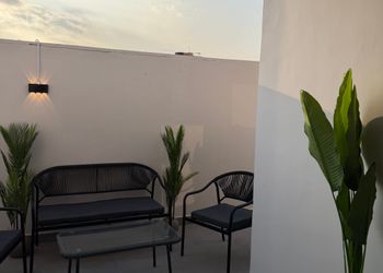 استديو بسرير ماستر وجلسة خارجية 