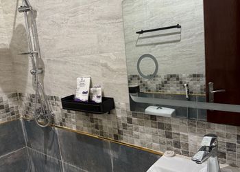 استديو بسرير ماستر وأثاث مريح 