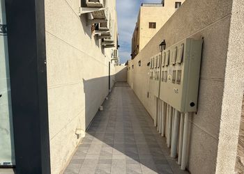 شقة بغرفة معيشة وغرفتين نوم 