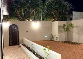 استراحة بمجلس وفناء خارجي