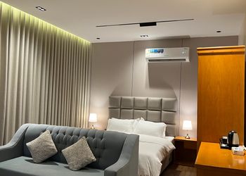استديو بسرير ماستر وأثاث مريح 