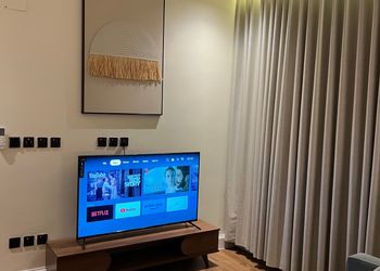 استديو بسرير ماستر وأثاث مريح 