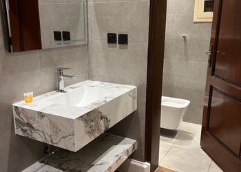 استديو بسرير ماستر وأثاث مريح 