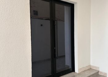 شقة أنيقة بصالة وغرفة نوم
