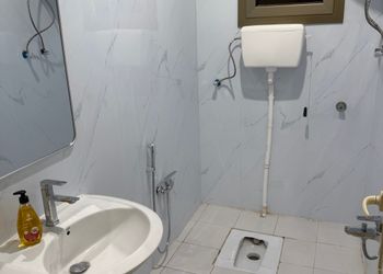 شقة بغرفة معيشة وغرفتين نوم 