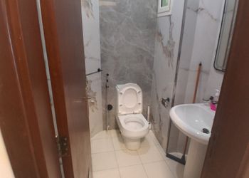 شاليه بصالة مريحة وإطلالة مميزة 