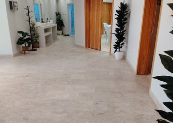 استراحة بمسبح خارجي ومجالس واسعة 
