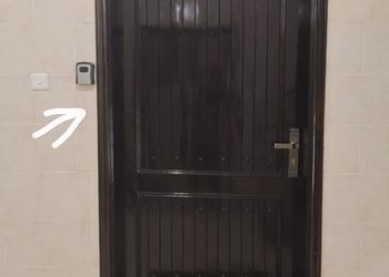 شقة بصالة مريحة وغرفتين نوم 