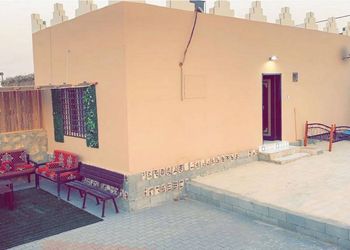 مزرعة ببيت شعر وجلسة خارجية