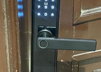 شقة بغرفة معيشة وغرفتين نوم 