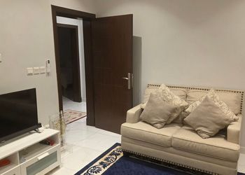 شقة بغرفتين نوم وصالة 