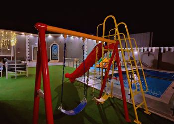 شاليه بمسبح وألعاب مائية