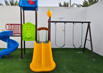 استراحة بمسطح اخضر وجلسة خارجية