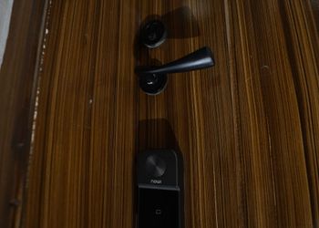 شقة بغرفة معيشة وغرفتين نوم 