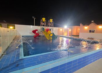 شاليه بالعاب مائية وكرة طائرة