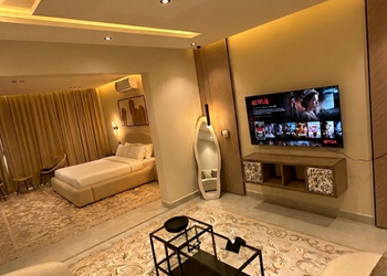 استديو بسرير ماستر