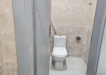 شقة بغرفه نوم وجلسة ارضية