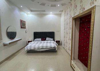 شاليه بجلسة خارجية ومجالس