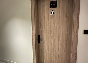 شقة انيقة بغرفتين نوم وصالة