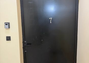 استديو هادئ بسرير ماستر