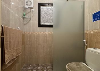 شقة بغرفتين نوم وصالة 