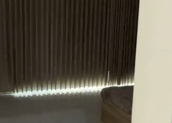 استراحة بجلسة خارجية وألعاب أطفال 