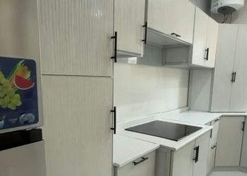 استراحة بجلسة خارجية وألعاب أطفال 