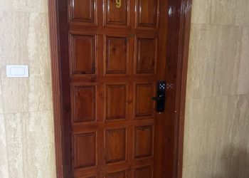 شقة بغرفة معيشة وغرفة نوم 