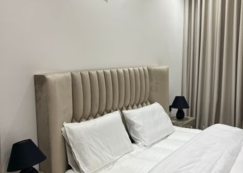 استديو بأثاث مريح وبسيط 