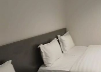 استديو بأثاث مريح وبسيط 