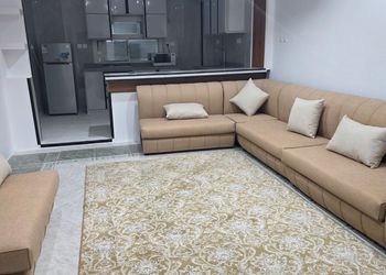 شقة بصالة مريحة وغرفتين نوم 