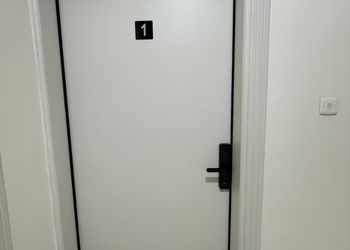 استديو بسريرين فردية
