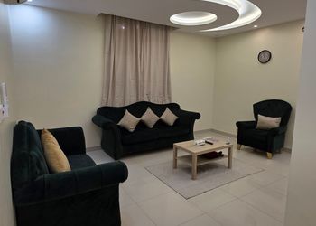 استديو بأثاث مريح وبسيط 