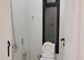 استديو بأثاث مريح وبسيط 