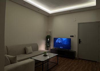 شقة بغرفة معيشة وغرفة نوم 