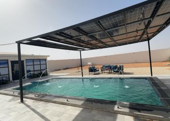 استراحة بمجلس وفناء خارجي 