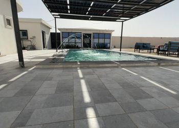 استراحة بمجلس وفناء خارجي 