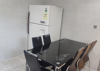 استراحه بمسطحات خضراء وغرف نوم