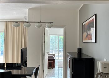 شاليه باطلاله على البحر