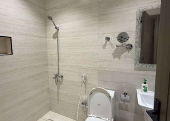شقة بصالة أنيقة ودخول ذاتي